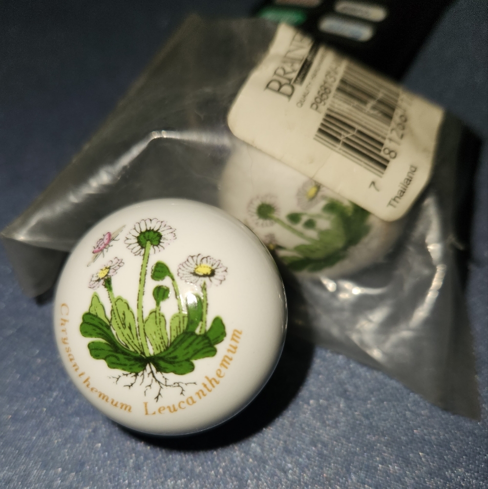 2 Brand New Liberty Hardware Vintage Chrysanthemum Drawer Knobs with screw.